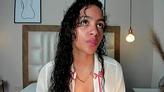 Snapshot of AntonellaHall_ chatting on December 14, 3:28 pm AntonellaHall online show from December 14, 3:28 pm