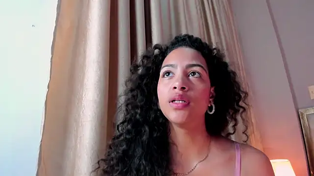 Snapshot of AntonellaHall_ chatting on December 22, 12:35 pm AntonellaHall online show from December 22, 12:35 pm