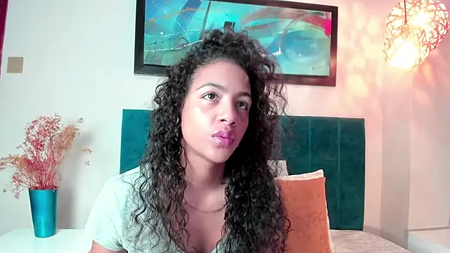 Snapshot of AntonellaHall_ chatting on January 13, 11:59 am AntonellaHall online show from January 13, 11:59 am