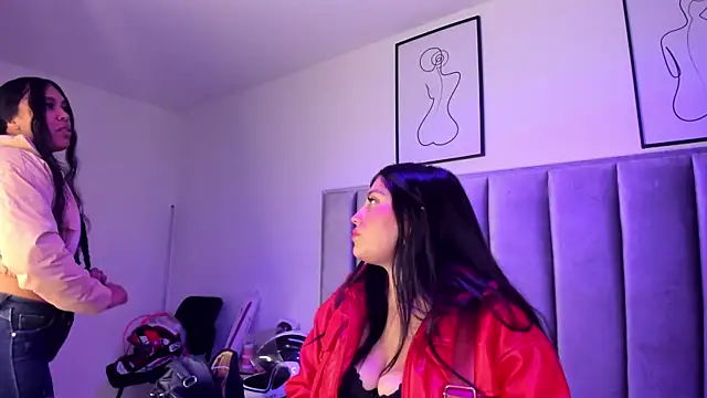 Snapshot of Laiia_Page chatting on December 17, 12:44 pm Laiia Page online show from December 17, 12:44 pm