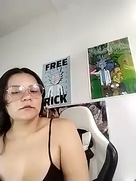 gigiqueen 18 online show from May 7, 2:55 pm
