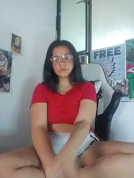 gigiqueen 18 online show from May 13, 3:31 pm