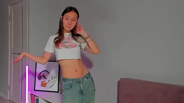 Snapshot of EllaSky_xoxo chatting on December 11, 11:43 pm EllaSky xoxo online show from December 11, 11:43 pm