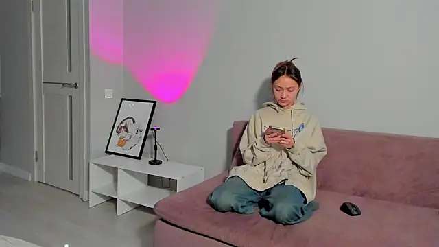 Snapshot of EllaSky_xoxo chatting on January 23, 6:17 am EllaSky xoxo online show from January 23, 6:17 am