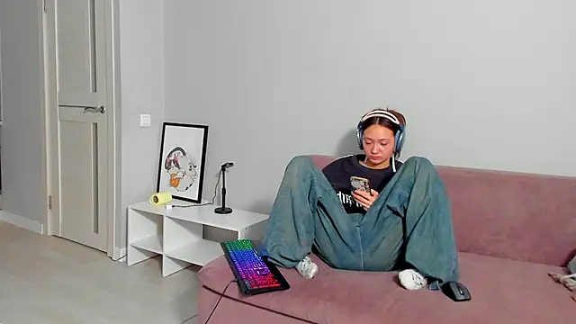 Snapshot of EllaSky_xoxo chatting on January 25, 4:13 am EllaSky xoxo online show from January 25, 4:13 am