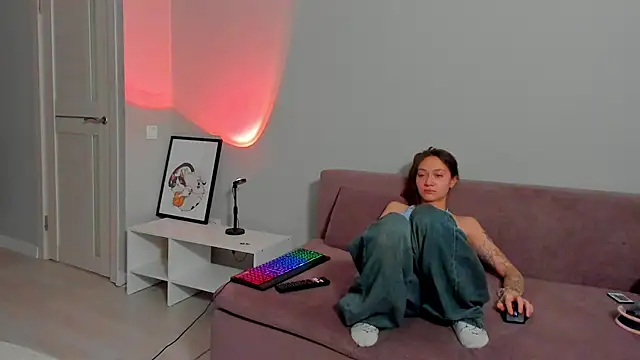 Snapshot of EllaSky_xoxo chatting on January 25, 10:29 am EllaSky xoxo online show from January 25, 10:29 am