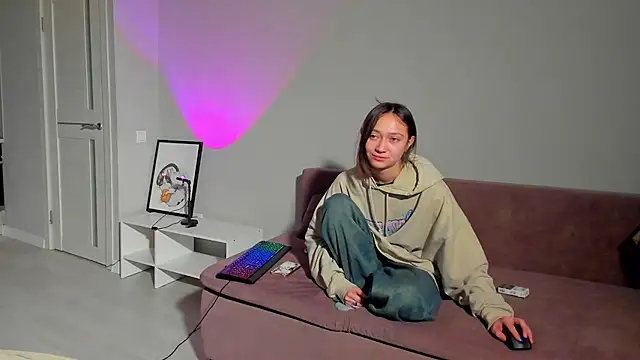 Snapshot of EllaSky_xoxo chatting on January 28, 3:36 am EllaSky xoxo online show from January 28, 3:36 am