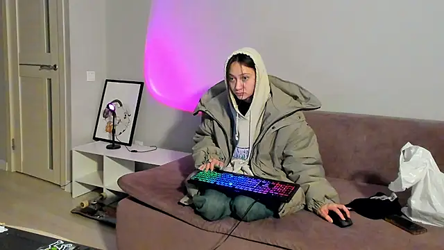 Snapshot of EllaSky_xoxo chatting on January 29, 2:51 am EllaSky xoxo online show from January 29, 2:51 am