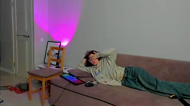 Snapshot of EllaSky_xoxo chatting on February 1, 1:02 am EllaSky xoxo online show from February 1, 1:02 am