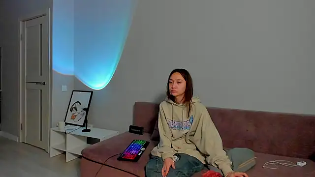 Snapshot of EllaSky_xoxo chatting on February 4, 6:04 am EllaSky xoxo online show from February 4, 6:04 am