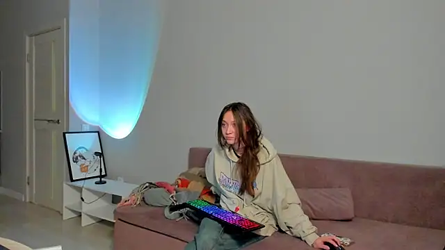 Snapshot of EllaSky_xoxo chatting on February 5, 3:45 am EllaSky xoxo online show from February 5, 3:45 am