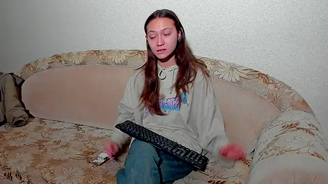 Snapshot of EllaSky_xoxo chatting on March 4, 10:16 pm EllaSky xoxo online show from March 4, 10:16 pm