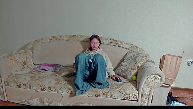 Snapshot of EllaSky_xoxo chatting on March 20, 10:07 pm EllaSky xoxo online show from March 20, 10:07 pm