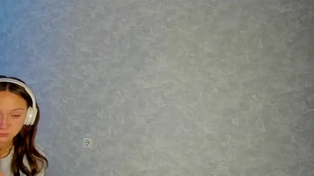 Snapshot of EllaSky_xoxo chatting on October 7, 7:00 pm EllaSky xoxo online show from October 7, 7:00 pm