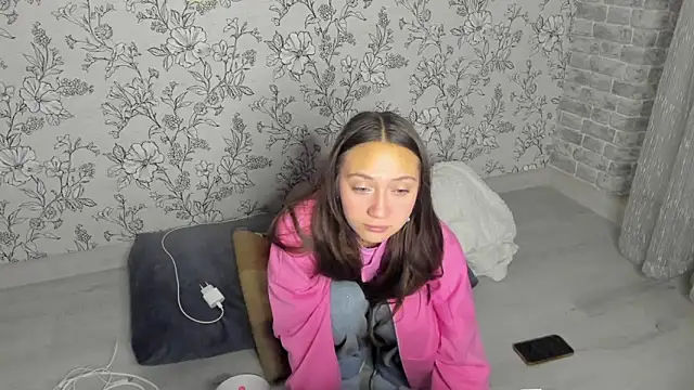 Snapshot of EllaSky_xoxo chatting on October 22, 2:01 am EllaSky xoxo online show from October 22, 2:01 am