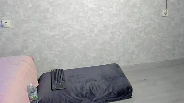 Snapshot of EllaSky_xoxo chatting on October 24, 9:55 pm EllaSky xoxo online show from October 24, 9:55 pm