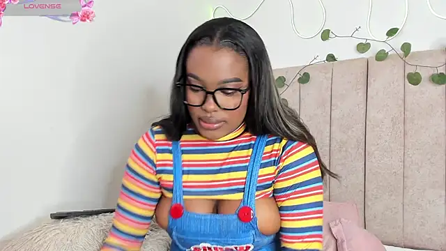 Kaseydelvey online show from October 27, 9:41 pm