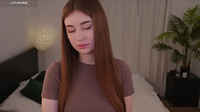 Lilly Colins online show from January 4, 3:28 pm