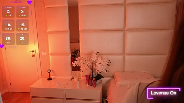 Lilly Colins online show from October 15, 7:03 pm