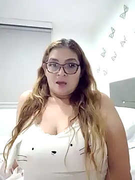 Snapshot of AntonellaAlondra4 chatting on December 15, 5:45 am AntonellaAlondra4 online show from December 15, 5:45 am