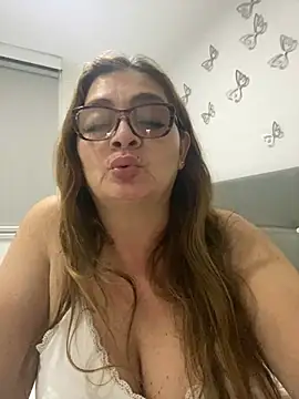 Snapshot of AntonellaAlondra4 chatting on December 21, 5:03 am AntonellaAlondra4 online show from December 21, 5:03 am