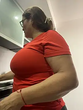 Snapshot of AntonellaAlondra4 chatting on December 22, 7:21 pm AntonellaAlondra4 online show from December 22, 7:21 pm