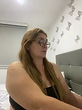 Snapshot of AntonellaAlondra4 chatting on December 23, 7:28 am AntonellaAlondra4 online show from December 23, 7:28 am