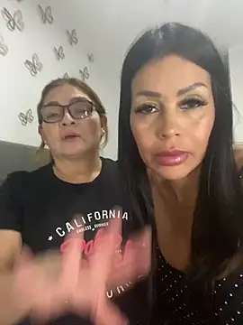 Snapshot of AntonellaAlondra4 chatting on January 1, 10:46 pm AntonellaAlondra4 online show from January 1, 10:46 pm