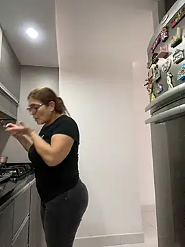 Snapshot of AntonellaAlondra4 chatting on January 3, 6:24 pm AntonellaAlondra4 online show from January 3, 6:24 pm