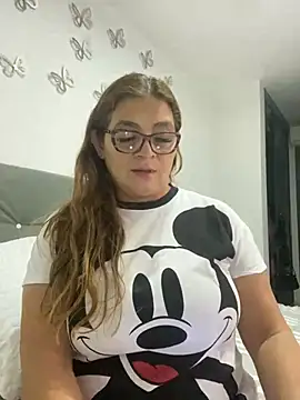 Snapshot of AntonellaAlondra4 chatting on January 27, 4:09 am AntonellaAlondra4 online show from January 27, 4:09 am