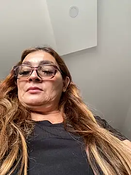 Snapshot of AntonellaAlondra4 chatting on February 17, 6:48 pm AntonellaAlondra4 online show from February 17, 6:48 pm