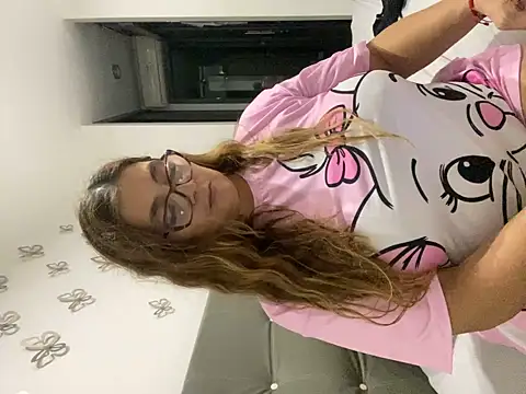 Snapshot of AntonellaAlondra4 chatting on February 23, 8:06 am AntonellaAlondra4 online show from February 23, 8:06 am