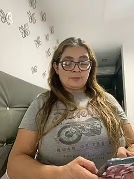 Snapshot of AntonellaAlondra4 chatting on March 2, 1:58 am AntonellaAlondra4 online show from March 2, 1:58 am