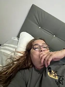 Snapshot of AntonellaAlondra4 chatting on February 13, 2:40 am AntonellaAlondra4 online show from February 13, 2:40 am