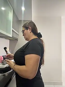 Snapshot of AntonellaAlondra4 chatting on March 24, 2:00 pm AntonellaAlondra4 online show from March 24, 2:00 pm