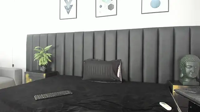 APRILL FOXX online show from May 6, 1:38 pm