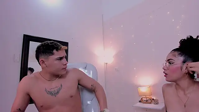 Snapshot of saraandstiven chatting on February 6, 4:10 am saraandstiven online show from February 6, 4:10 am