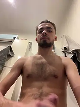 Snapshot of romain698 chatting on February 15, 8:24 am romain698 online show from February 15, 8:24 am