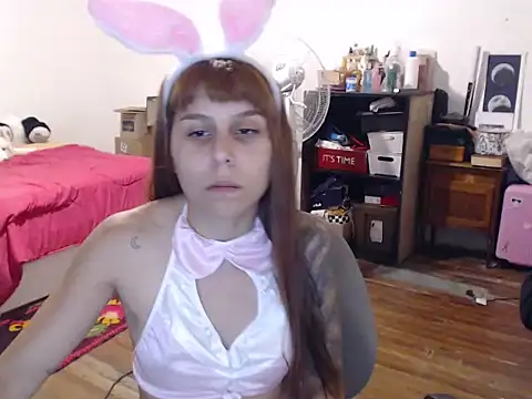 Snapshot of bunnylolaa4 chatting on January 20, 11:10 pm bunnylolaa4 online show from January 20, 11:10 pm