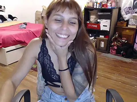 Snapshot of bunnylolaa4 chatting on February 10, 1:03 am bunnylolaa4 online show from February 10, 1:03 am