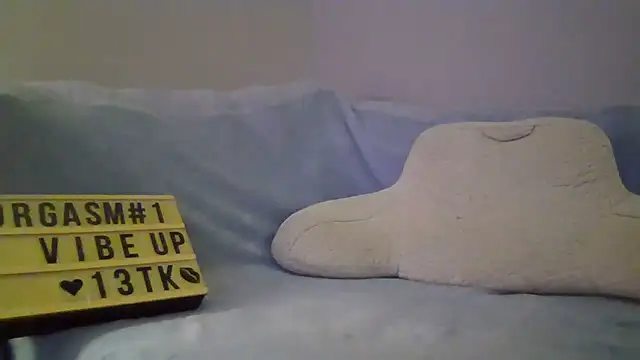 Snapshot of eddieeden chatting on December 6, 1:07 am eddieeden online show from December 6, 1:07 am