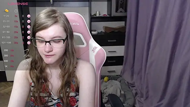 Snapshot of Tomato_Tease chatting on March 4, 10:38 pm Tomato Tease online show from March 4, 10:38 pm