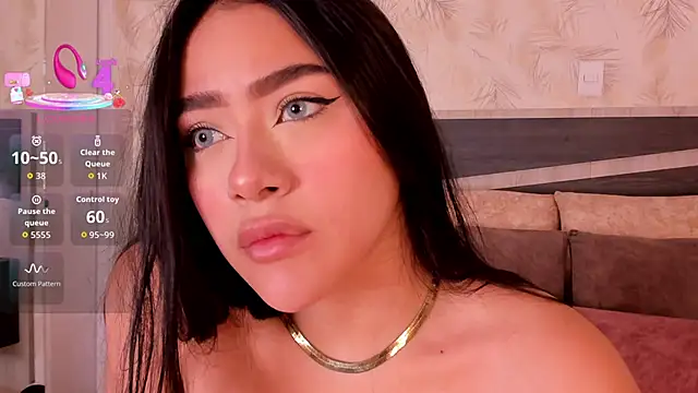 nicolle pierce online show from December 5, 1:31 pm