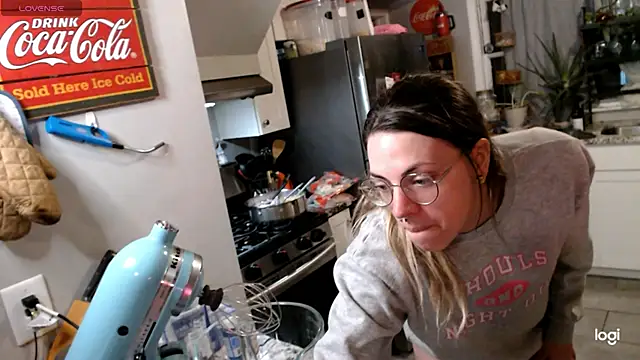 Snapshot of KSwonderland6 chatting on February 21, 6:36 am KSwonderland6 online show from February 21, 6:36 am