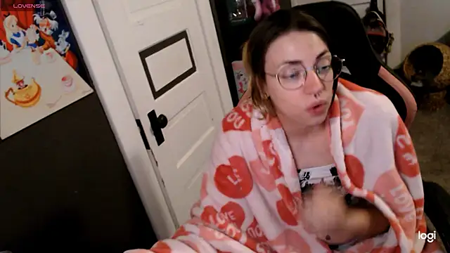 Snapshot of KSwonderland6 chatting on February 23, 3:59 am KSwonderland6 online show from February 23, 3:59 am