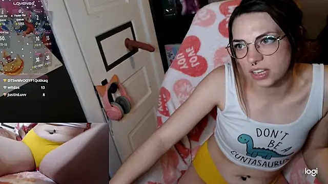 Snapshot of KSwonderland6 chatting on February 26, 4:28 pm KSwonderland6 online show from February 26, 4:28 pm