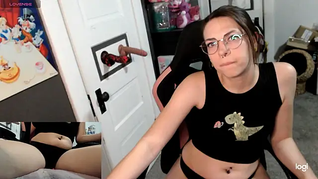 Snapshot of KSwonderland6 chatting on March 21, 4:06 am KSwonderland6 online show from March 21, 4:06 am