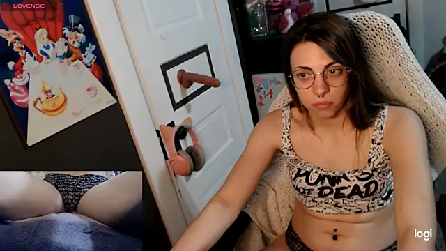 Snapshot of KSwonderland6 chatting on March 24, 6:24 pm KSwonderland6 online show from March 24, 6:24 pm