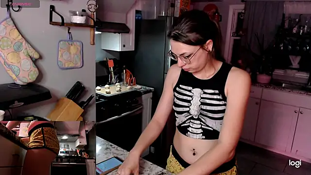 Snapshot of KSwonderland6 chatting on March 26, 5:02 am KSwonderland6 online show from March 26, 5:02 am