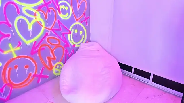 Snapshot of GEANNAROSE chatting on December 7, 8:44 am GEANNAROSE online show from December 7, 8:44 am